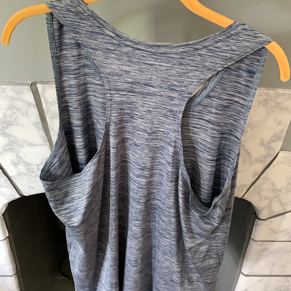 Women’s bundle athletic tops size XL - Picture 8 of 8